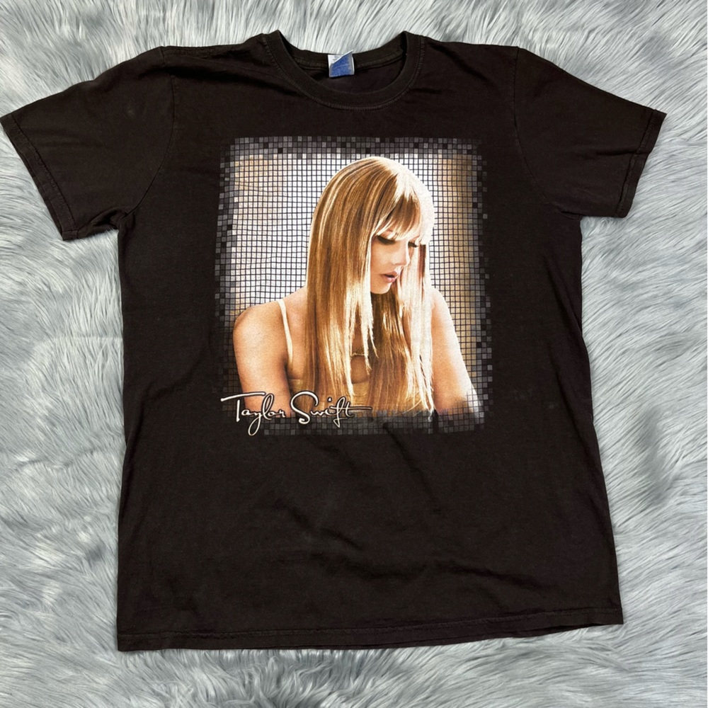 Vintage Taylor Swift Y2K Brown 2011 Speak Now Tour Shirt